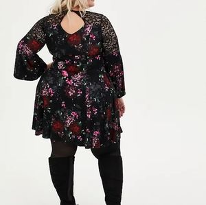Torrid black floral lace bell sleeve dress size 2